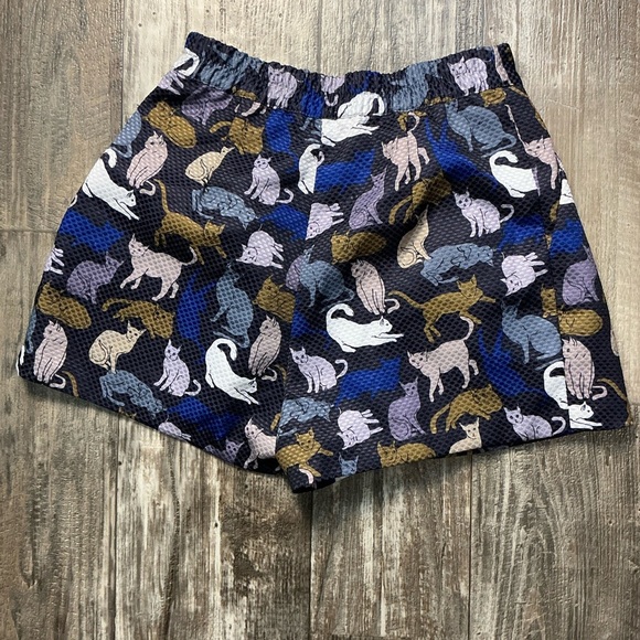 H&M High Waist Animal Print Shorts - Blue and Brown Size 6 - Picture 4 of 12